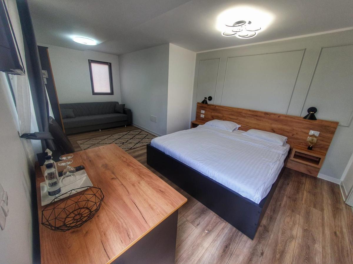 Vily Luxury Rooms Focşani Exteriör bild