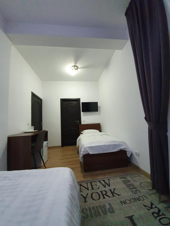 Vily Luxury Rooms Focşani Exteriör bild