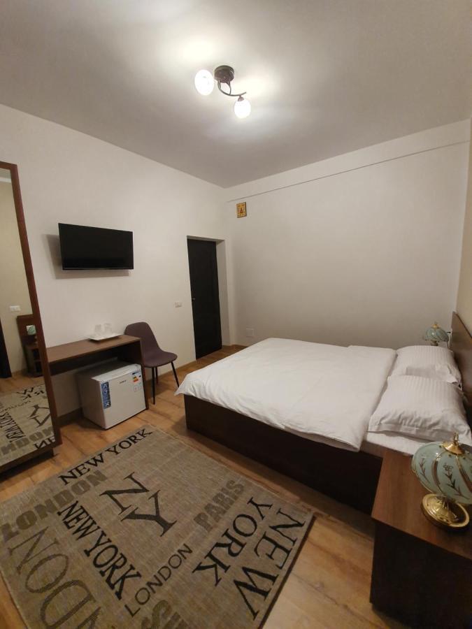 Vily Luxury Rooms Focşani Exteriör bild