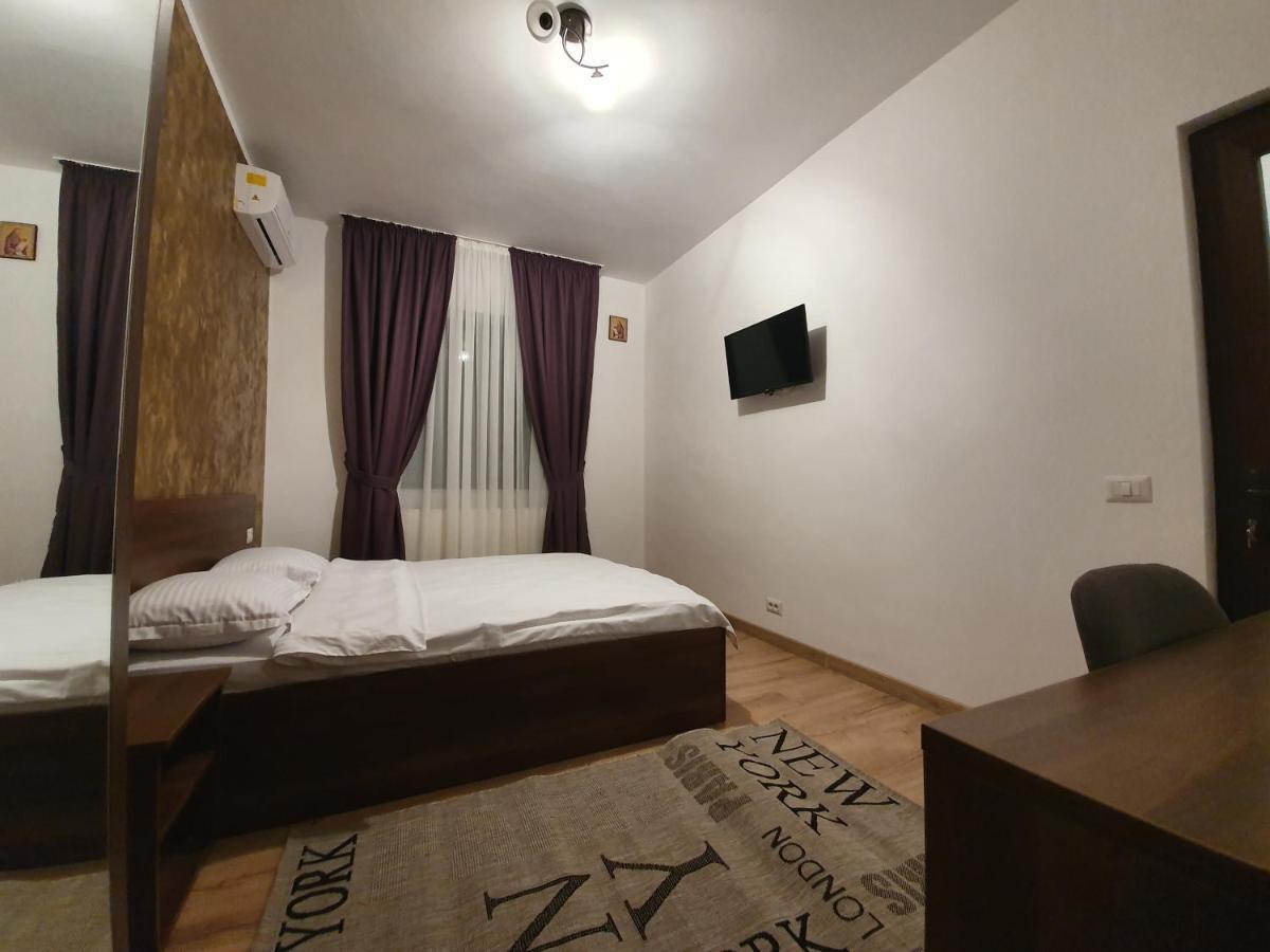 Vily Luxury Rooms Focşani Exteriör bild