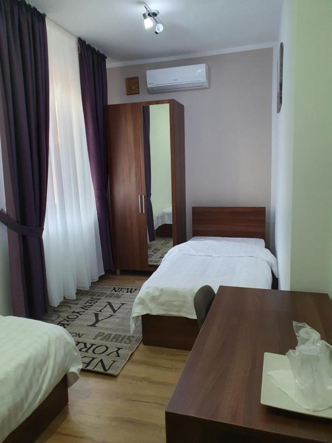 Vily Luxury Rooms Focşani Exteriör bild