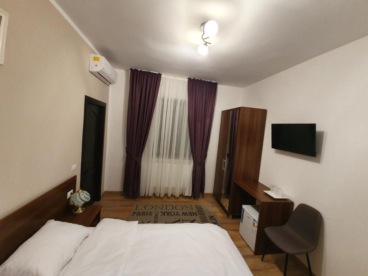 Vily Luxury Rooms Focşani Exteriör bild